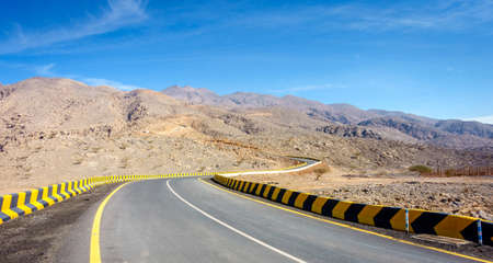 Twisty highway in Al Hajar mountains in Fujairah, UAEの写真素材