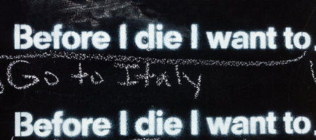 Fragment of a blackboard reading: Before I die I want to go to Italy