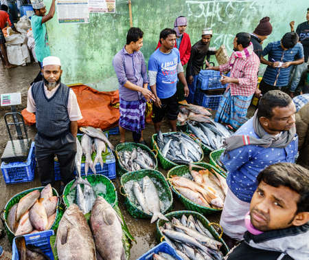 Chittagong, Bangladesh, December 23, 2017: Fish vendors at the market near Karnaphuli River in Chittagongのeditorial素材