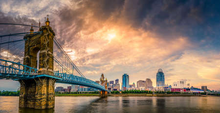 Panoramic view of John A. Roebling Suspension Bridge over the Ohio River and downtown Cincinnati skylineの写真素材