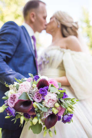 wedding bouquet in brides hands, david austinの写真素材