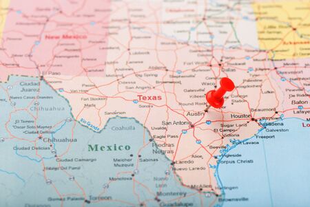 Red clerical needle on a map of USA, Texas and the capital Austin. Closeup Map Texas with Red Tack, US map pinの写真素材