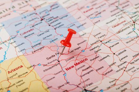 Red clerical needle on a map of USA, New Mexico and the capital of Santa Fe. Close up map of new mexico with red tack, US map pinの写真素材