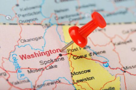 Red clerical needle on map of USA, Washington and DC. Close up map of Washington with red tack, US map pinの写真素材