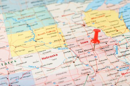 Red clerical needle on a map of USA, Iowa and the capital Des Moines. Close up map of Iowa with red tack, United States map pin USAの写真素材