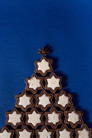 2020 New Year Alternative Christmas trees homemade cookies Christmas-tree decorations-balls lying on a blue background. Close-up, horizontal layout, copy space.の写真素材
