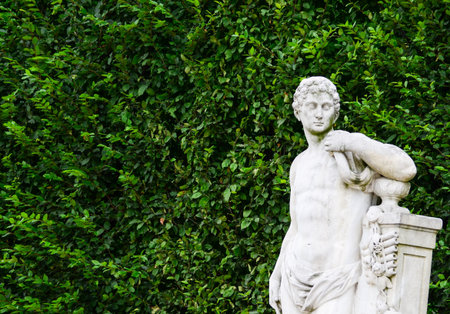 Schonbrunn palace in Vienna Austria - Garden statueのeditorial素材