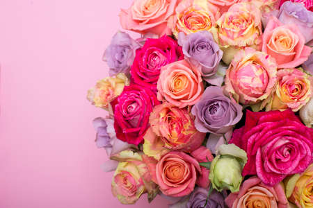 Beautiful bouquet of roses in a gift box. Bouquet of pink roses. Pink roses close-up. on pink background, with space for text.の写真素材