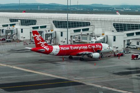 AirAsia Airbus A320-216 9M-AJE at KLIA2のeditorial素材