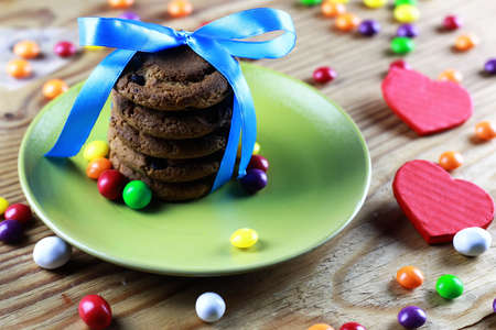 cookies with ribbon on    plateの写真素材