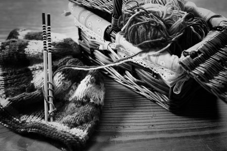 woolen threads and knitting needles