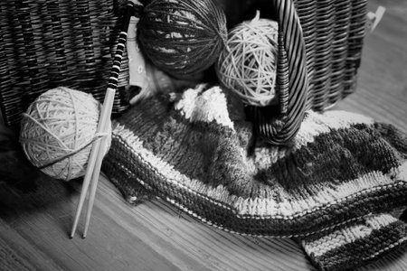 woolen threads  and knitting needles