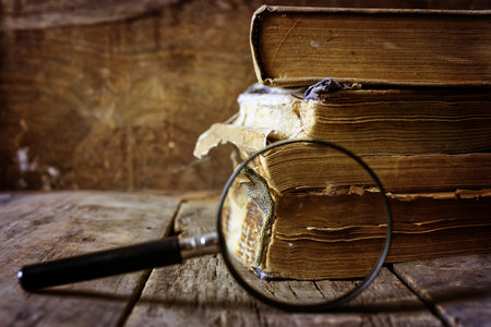 magnifying glass and old bookの写真素材