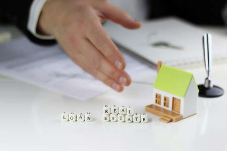 a small one-story layout of decent homes in the hands of sales managerの写真素材