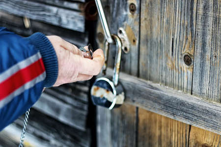 hands open padlockの写真素材