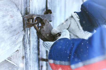 hands open lockの写真素材