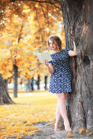 Beautiful girl in the autumn parkの写真素材