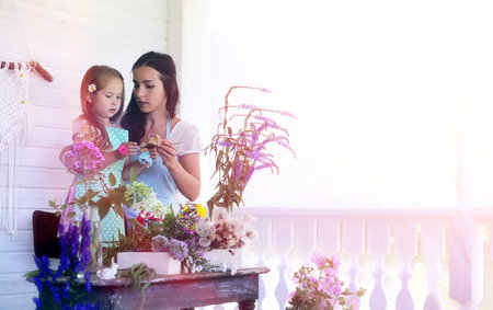 A young girl with a daughter is picking up a bouquet.の写真素材