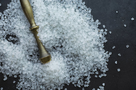 Large sea salt. Spice. Mortar and pestle for grinding salt.の写真素材