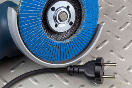 Fragment of an electric grinding machine, with a zirconium disk for metal processing.