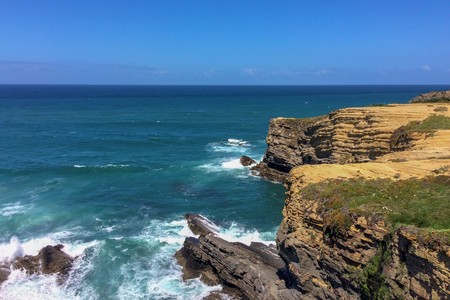 view of the sea, sea cliffs, steep cliffs, hot sunny day, clear blue sky, waters of the Atlantic Oceanの写真素材