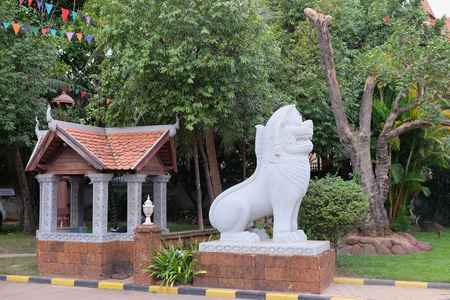 white statue of a lion, ornamental vegetation, Asian cultureの写真素材