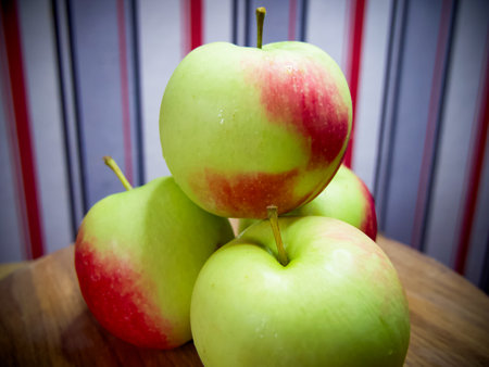 Ripe Apples Display. Vibrant apples with a mix of colors, ideal for nutrition and wellness visuals.の写真素材