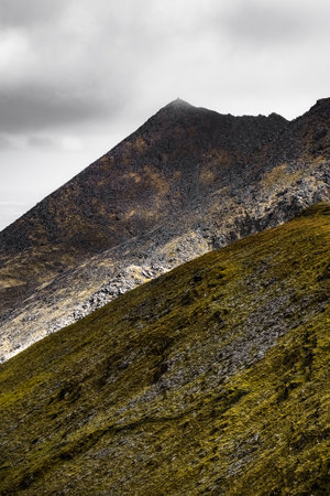 Explore the breathtaking Carrauntoohil walkway in Ireland with stunning mountain views.の写真素材