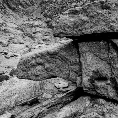 Exploring the rugged landscape along the Carrauntoohil walkway in Ireland's majestic countryside.の写真素材