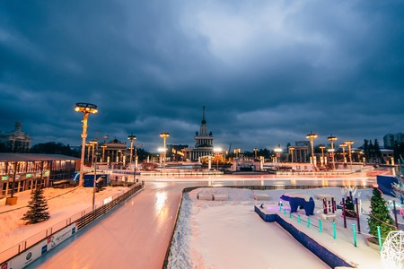 MOSCOW, RUSSIA - DECEMBER 25, 2016: The main pavilion VDNH and Fountain Friendship of the people in Moscowのeditorial素材