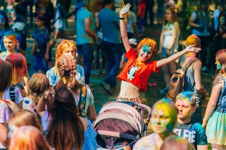 VICHUGA, RUSSIA - JUNE 17, 2018: Happy girls with faces in paint at the festival of colors Holiのeditorial素材