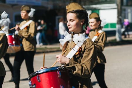 VICHUGA, RUSSIA - MAY 9, 2018: Girls in uniform with drums on the procession of immortal regiment at victory parade in honor of world war IIのeditorial素材