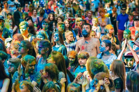 VICHUGA, RUSSIA - JUNE 17, 2018: A crowd of happy people at the celebration of the festival of colors Holiのeditorial素材