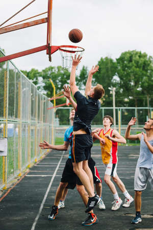 VICHUGA, RUSSIA - JUNE 11, 2016: Teenagers playing streetball on the celebration of the city of Vichugaのeditorial素材