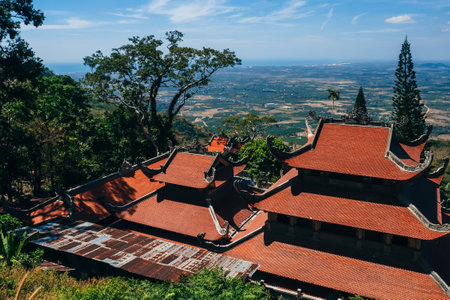 TA CU, PHAN THIET, VIETNAM - MARCH 7, 2017: Linh Son Truong Tho pagoda on the mountain Ta Cuのeditorial素材