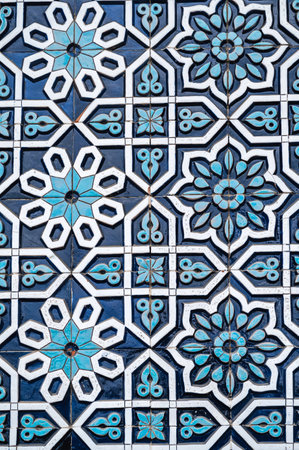 tile mosaic with oriental Arabic Islamic Uzbek pattern decorated with blue and white floral ornamentの写真素材