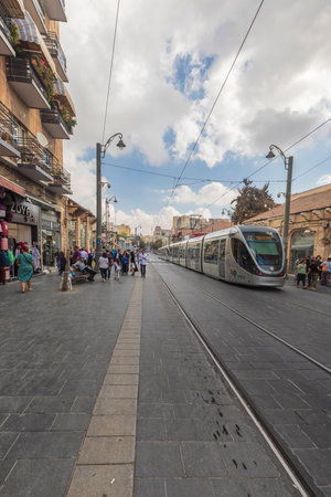 Jerusalem, Israel - Oktober 12, 2022: Small old streets in Jerusalemのeditorial素材