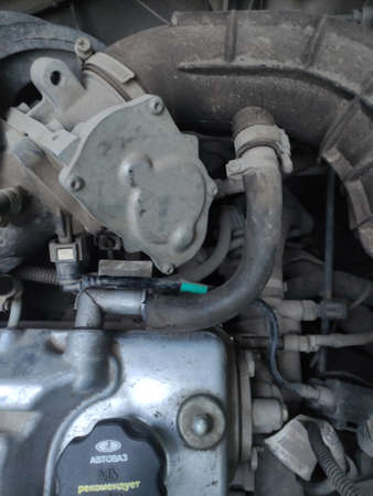 Throttle valve in the car. car repair
