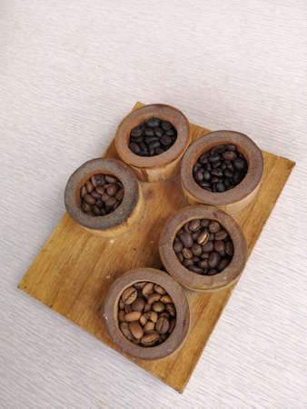Stages of roasted colombian coffee beans - Colombiaの写真素材