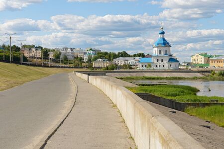 June 02, 2016: Photo of road to an orthodox temple. Cheboksary. Russia.のeditorial素材