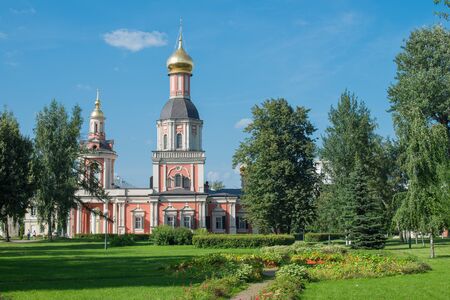 August 12, 2013: Photo of park in Temple-Patriarchal Compound Holy Trinity. Moscow.のeditorial素材