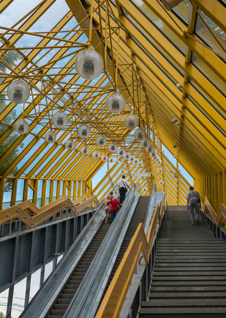 August 12, 2013: Photo of escalator on the bridge over the Moscow river. Moscow.のeditorial素材