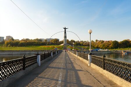 August 26, 2015: Embankment of the Cheboksary Bay with a pedestrian bridge and the statue of the Patron Mother. Cheboksary. Russia.のeditorial素材