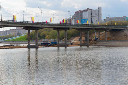 May 3, 2016: Construction of a road bridge across the river in Cheboksary. Cheboksary. Russia.のeditorial素材