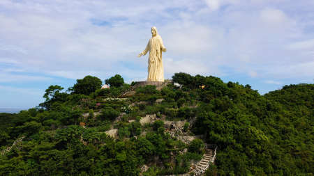 Aerial view of the hundred Islands national Park and the statue of Jesus Christ on top of the island, Pangasinan, Philippines. Cluster of Islands with beaches and lagoons, famous tourist attraction, Alaminos.の写真素材