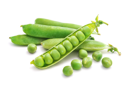 Fresh green peas isolated on white backgroundの写真素材