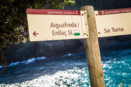 Cami de Ronda sign, small pathway near the sea, Costa Brava.のeditorial素材