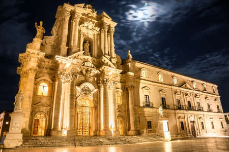 Night view of Siracusa Cathedral, piazza duomo. Sicily.の写真素材