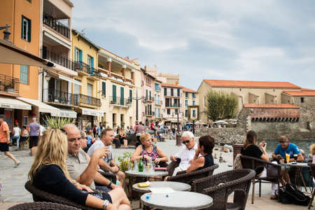 COLLIURE - SEPTEMBER 13: Tourists relax in the beach in the small village of Colliure, south France. September 13, 2015 Colliure, France.のeditorial素材