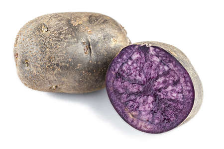 purple potato cut. on white background isolated
の写真素材
